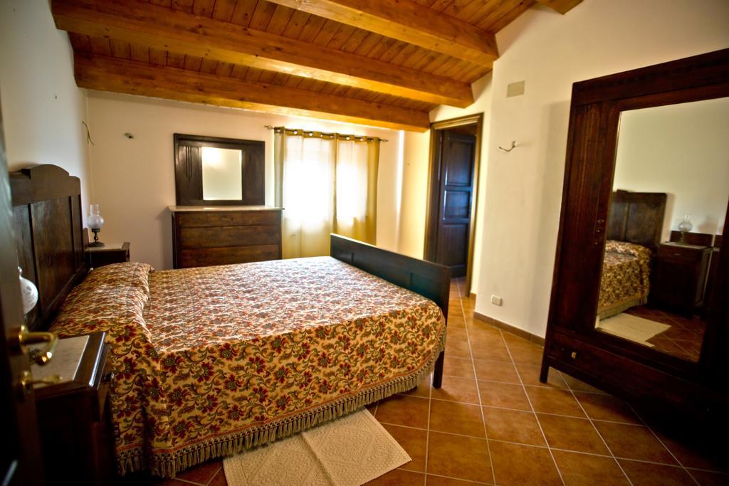 Agriturismo Miracco Atanasio Franco "Il Maniero" Santa Sofia d'Epiro Kültér fotó